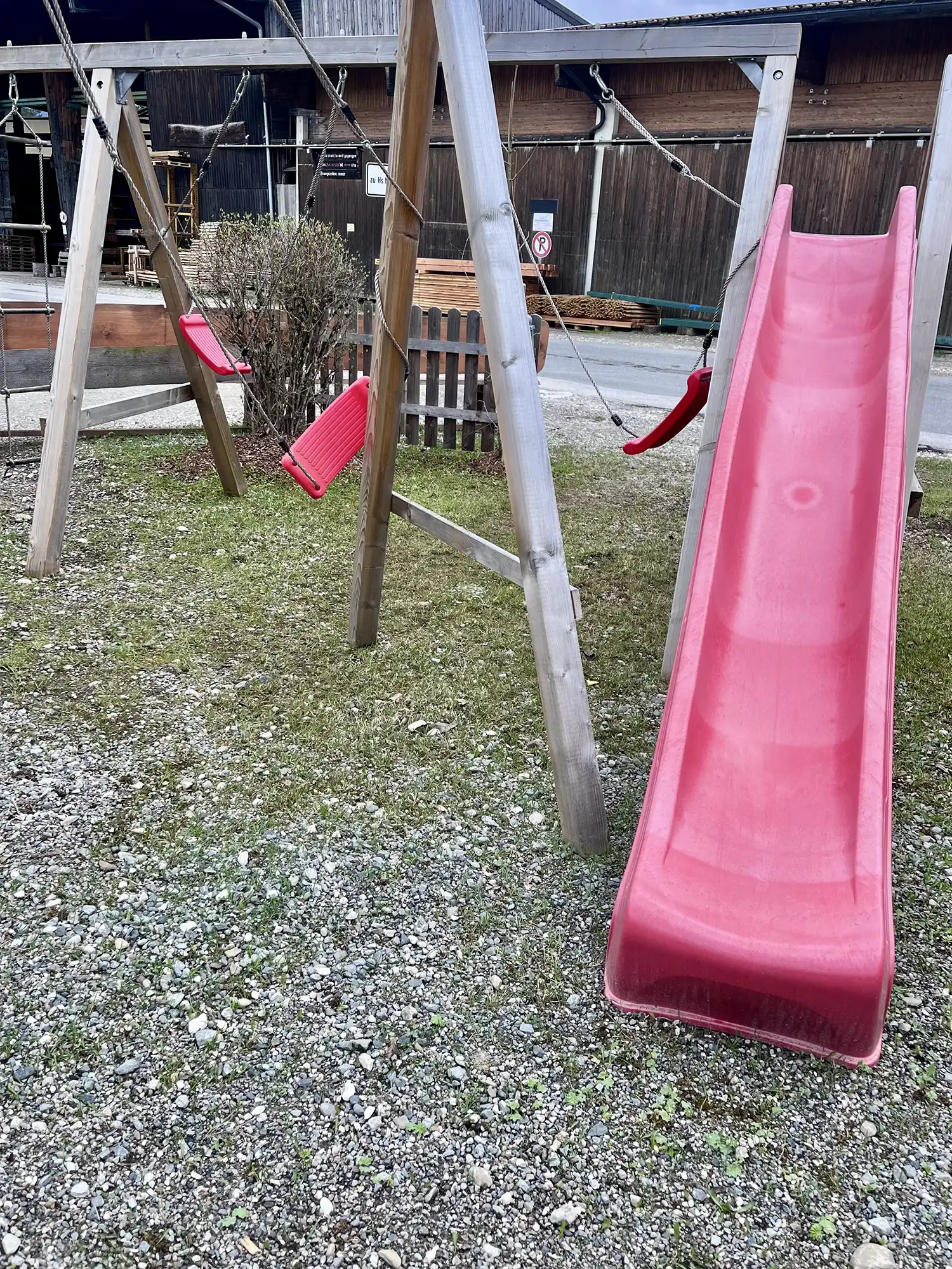 Rutsch und Schaukel bei Holz Steinsdorfer in Saulgrub nahe Murnau