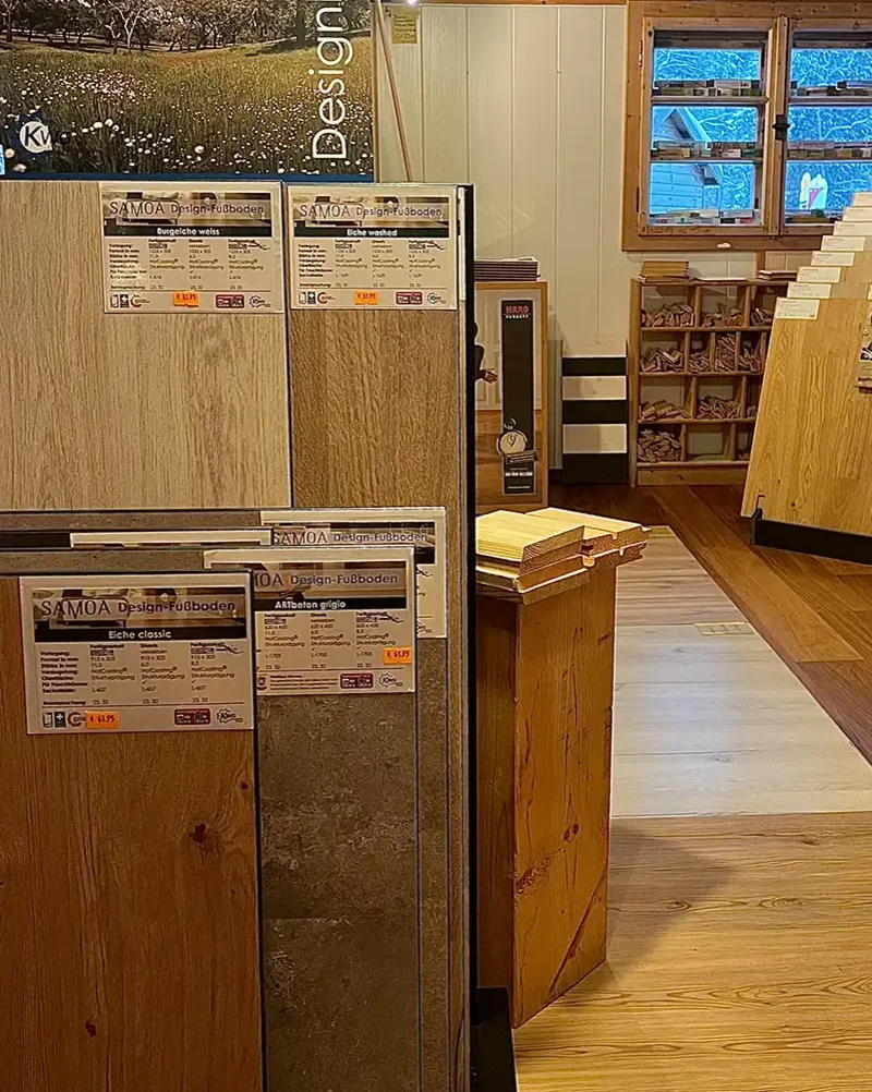 Blick in die Bodenausstellung zu den Samoa Designfußböden von Holz Steinsdorfer