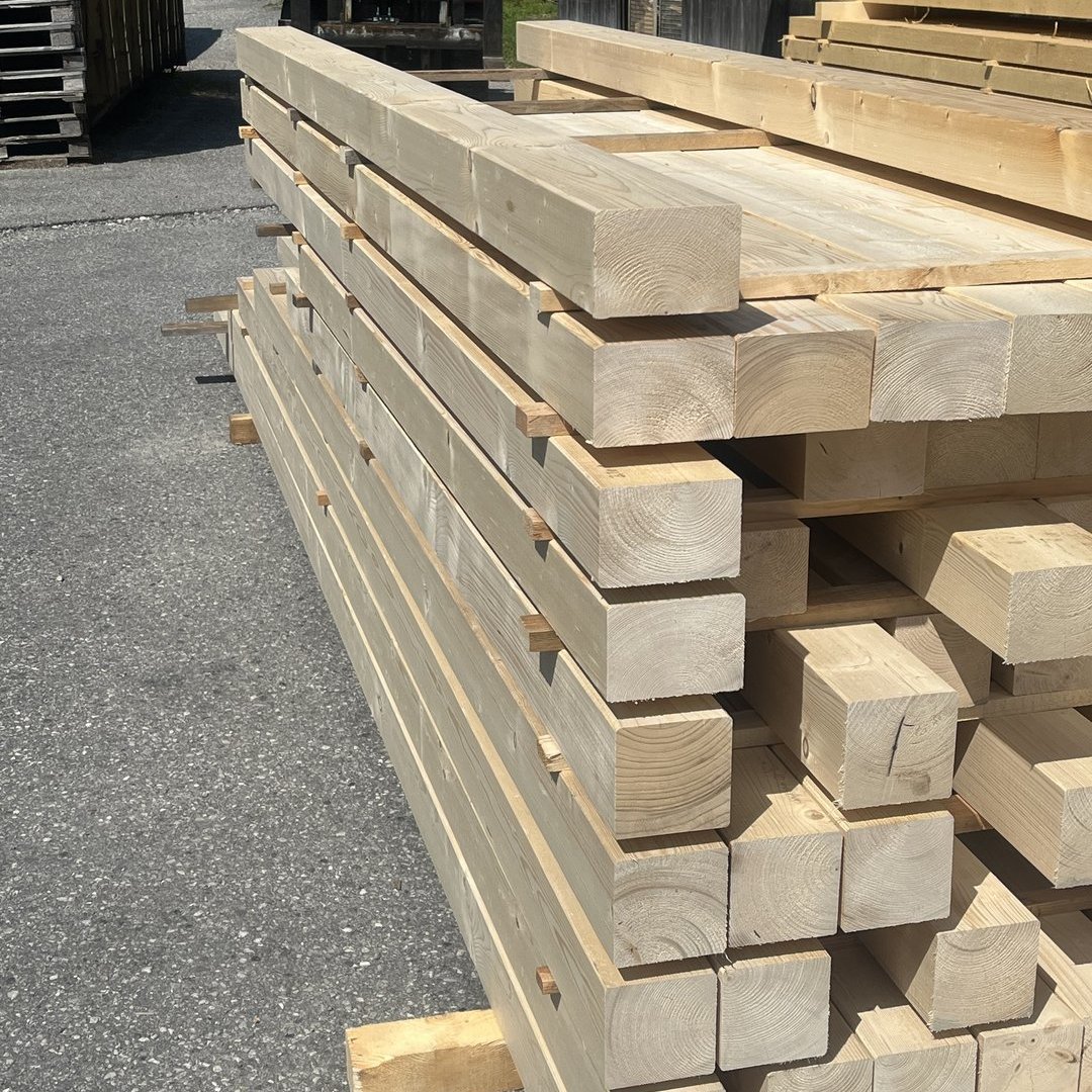Maßgeschnittenes Bauholz aus eigener Fertigung von Holz Steinsdorfer