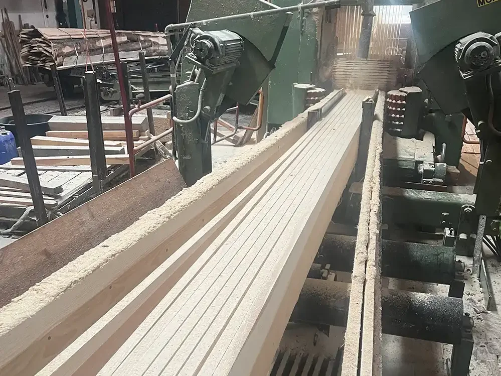 Bretterherstellung im Sägewerk bei Holz Steinsdorfer